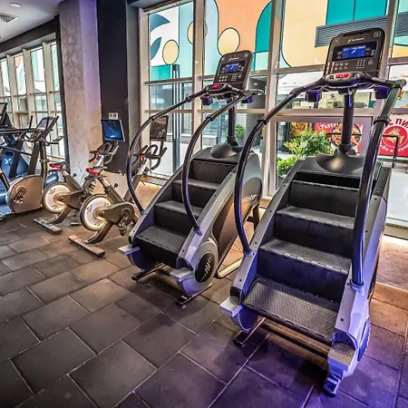 30th Floor, Sky Views, Balcony, Pool, Gym, Апартаменты Скопье