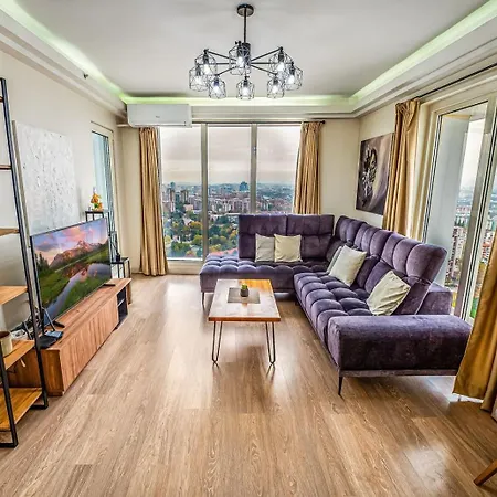 30th Floor, Sky Views, Balcony, Pool, Gym, Apartment