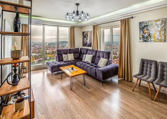 30th Floor, Sky Views, Balcony, Pool, Gym, Appartamento Skopje